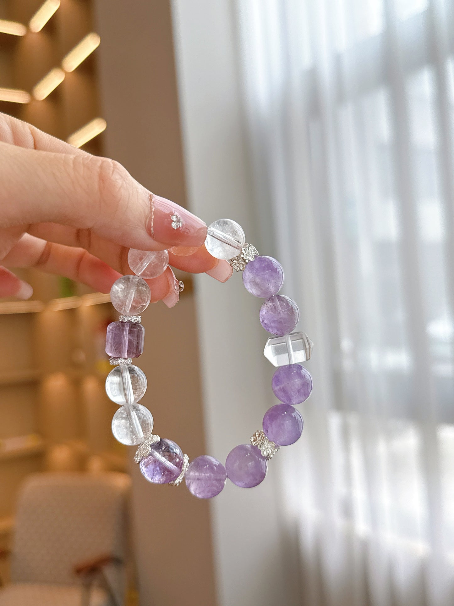 Zi Xia Ling her wrist/DIY crystal bracelet