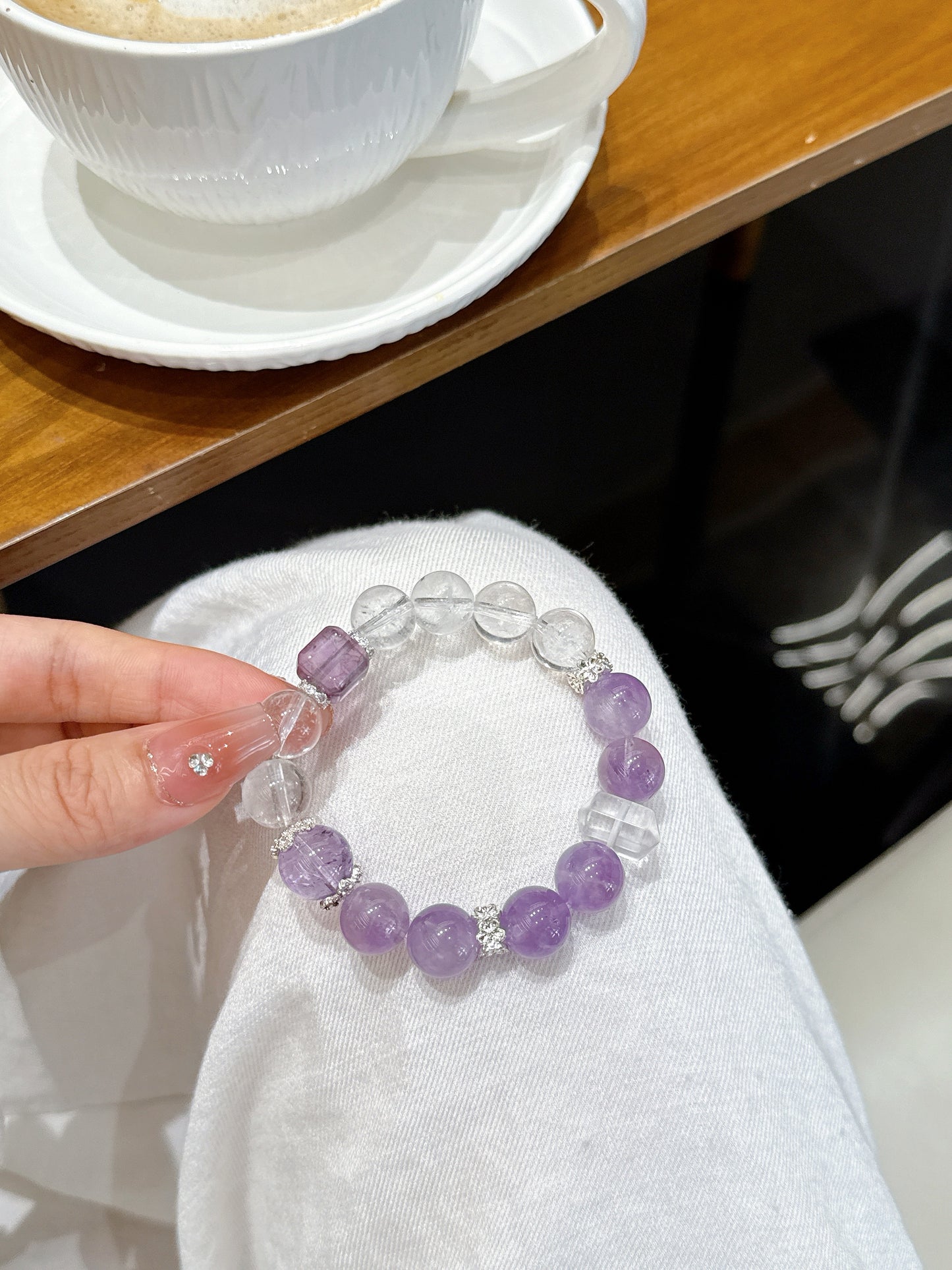 Zi Xia Ling her wrist/DIY crystal bracelet