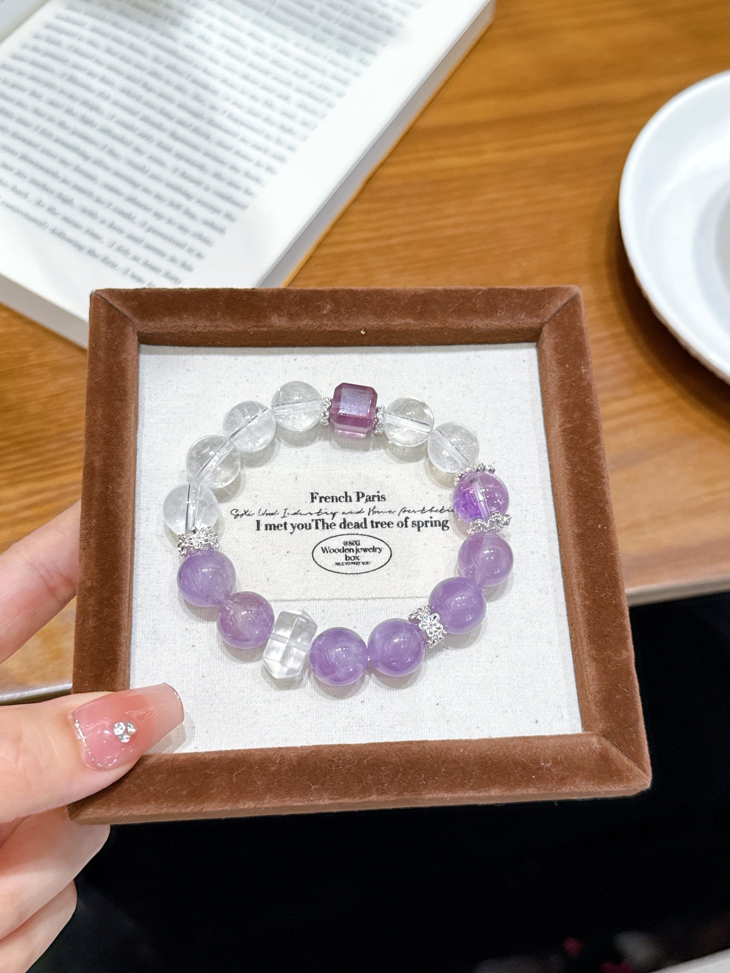 Zi Xia Ling her wrist/DIY crystal bracelet